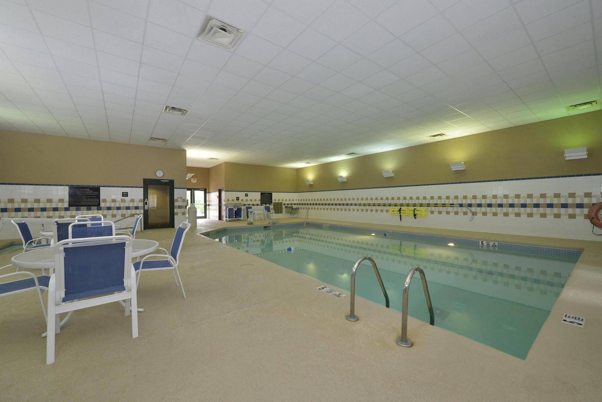 Hampton Inn East Aurora Exteriér fotografie